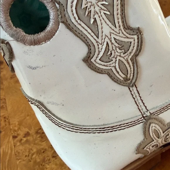 Corral cream colored western short booties. Size 7-1/2 - Picture 5 of 12